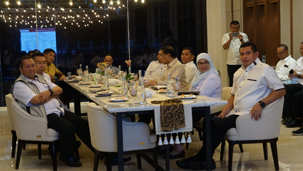Menteri Ara
