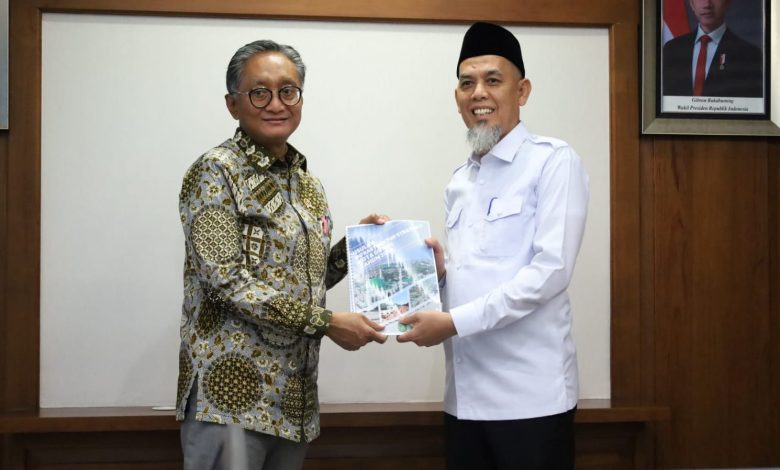 Menteri PU dengan Gubernur Riau