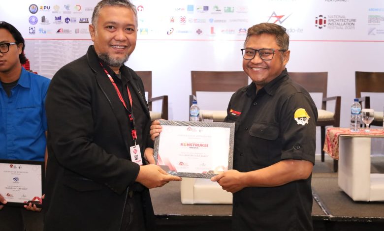 Konstruksi Media