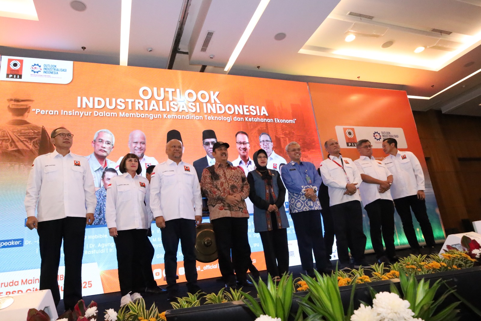 Seminar Outlook Industrialisasi PII