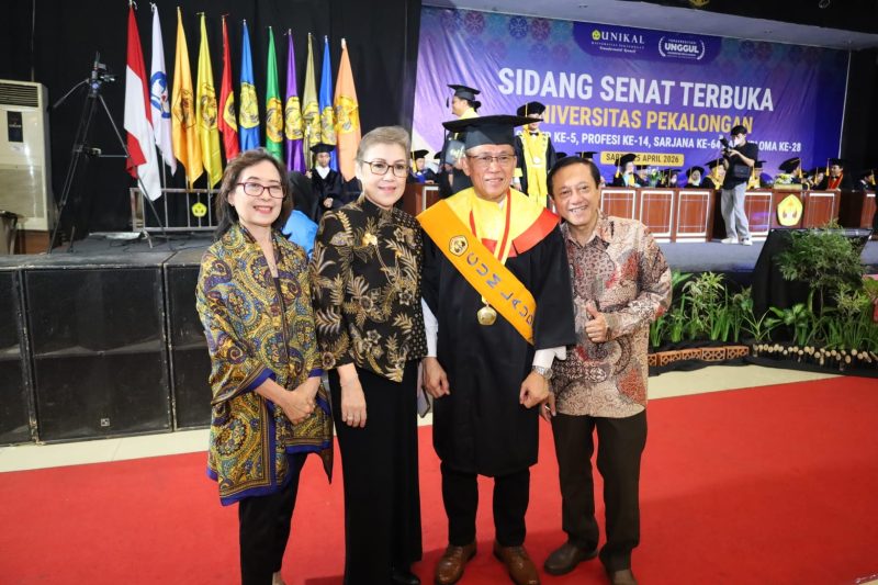 Wisuda Yuwono Unikal